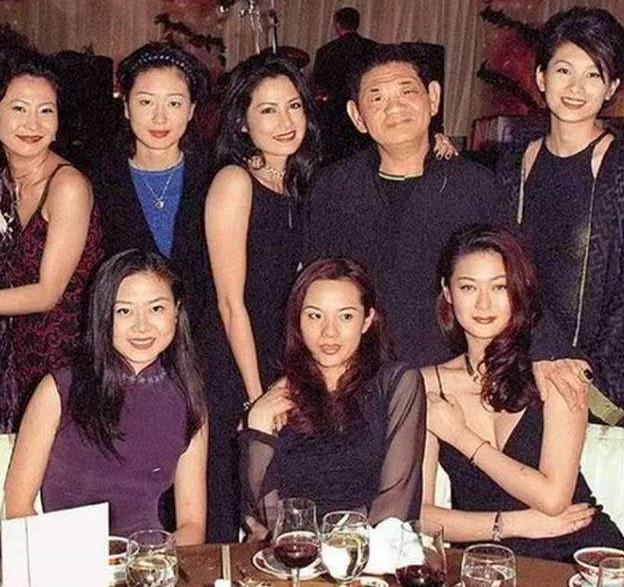 中国香港女明星，自信之光，展现变化之力