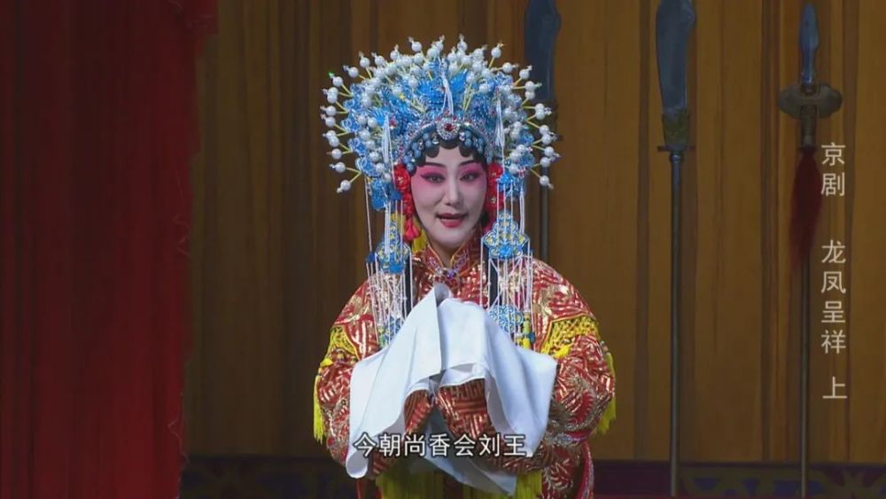 京剧演员李娜探秘宝藏小店，小巷深处的演艺之旅