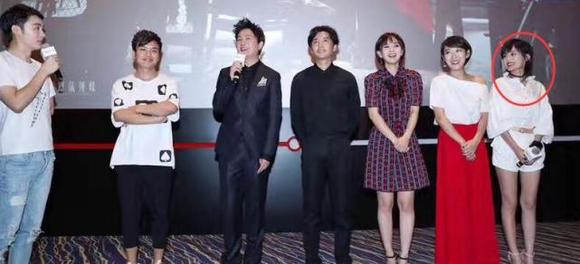 潘粤明与女演员牵手，心灵之旅的平静寻觅
