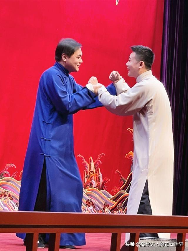 相声演员高峰，小巷中的惊喜——隐藏版相声特色小店之旅