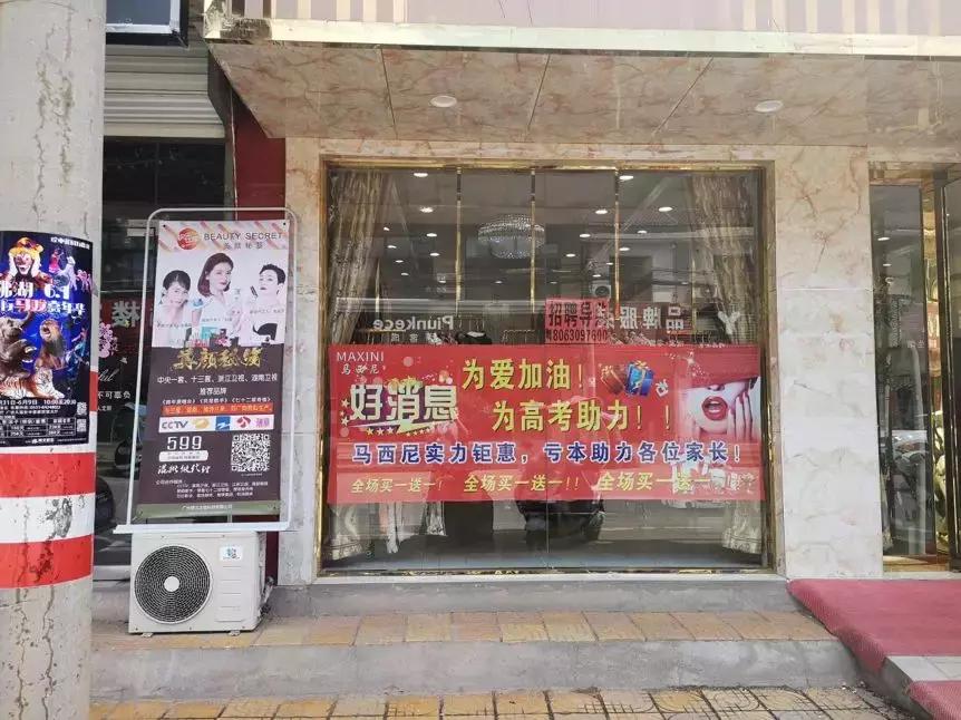 科技重塑时尚，服装店新款上市，掌握潮流趋势